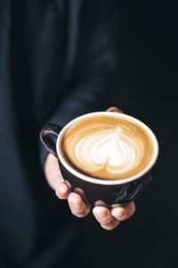 温泉付きのホテルで子供と楽しめるプールはどこにある？