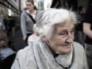 家族旅行で高齢者が快適に過ごすコツは？