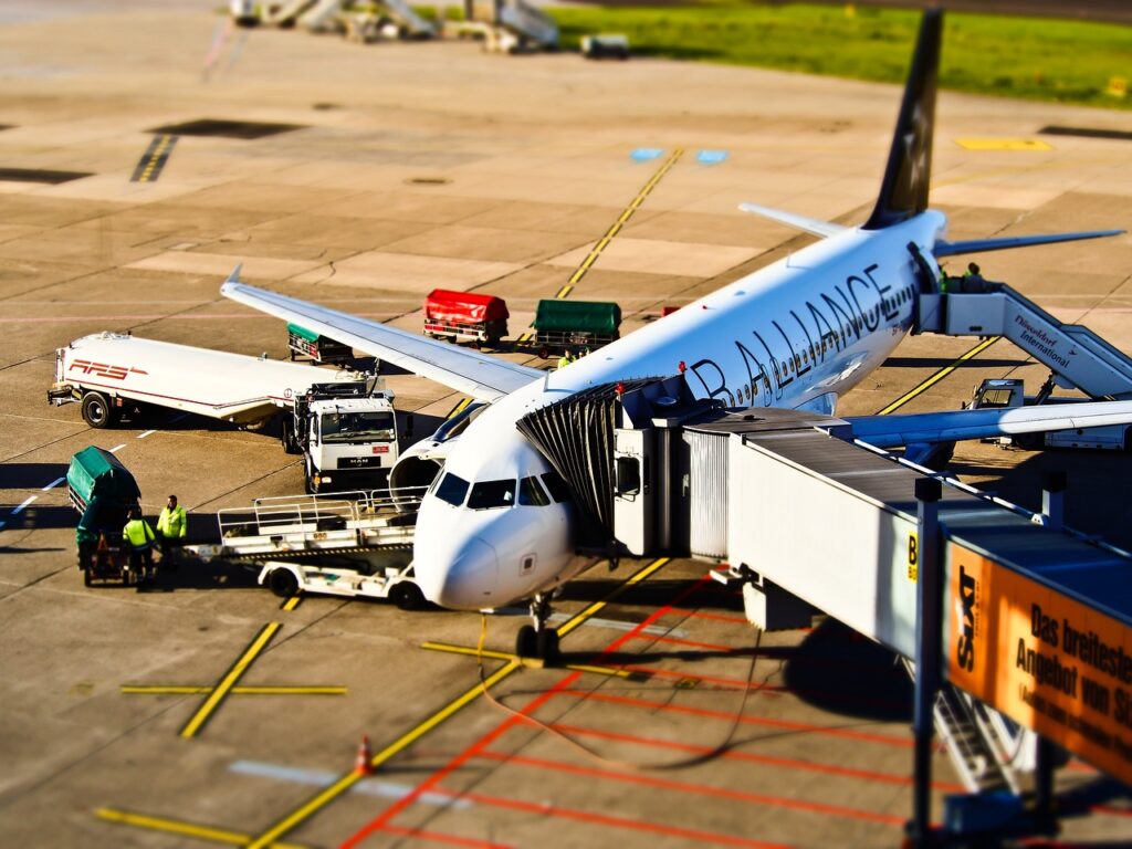ゴールデンウィークに家族旅行をするための航空券を安く取る方法は？